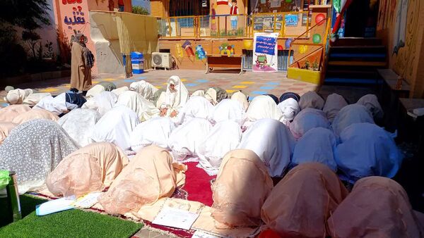 نواختن زنگ نماز با شعار «مِهر با مُهر» در مدارس شهرستان ملارد همزمان با آغاز سال تحصیلی