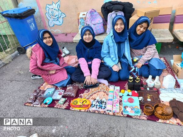 بازارچه کارآفرینی دانش‌آموزان شهید جواهری۲ 