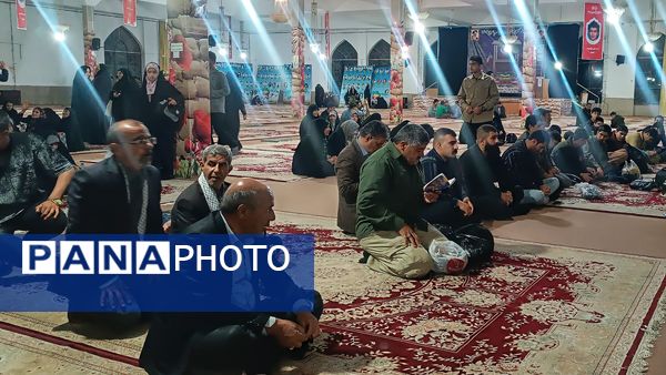 قرائت زیارت عاشورا توسط زائران مسجد جمکران در گلزار شهدای یاسوج