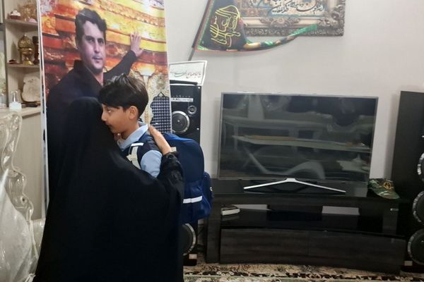 فرزند شهید این بار به گونه ای دگر راهی مدرسه شد