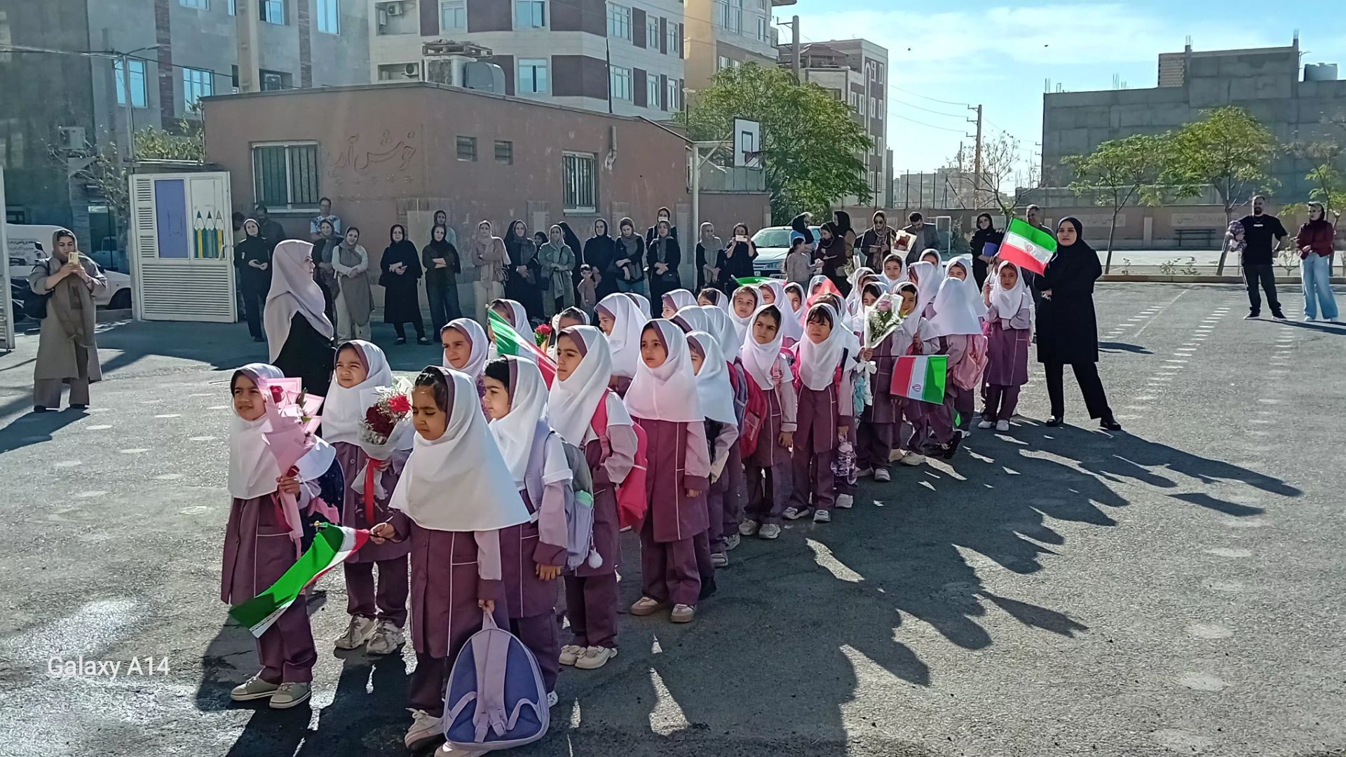 جشن شکوفه ها در مدرسه ی شهید اسماعیل اسدی