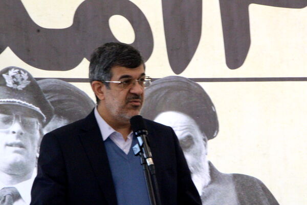 مراسم نمادین استقبال از امام خمینی (ره) در فرودگاه یزد 