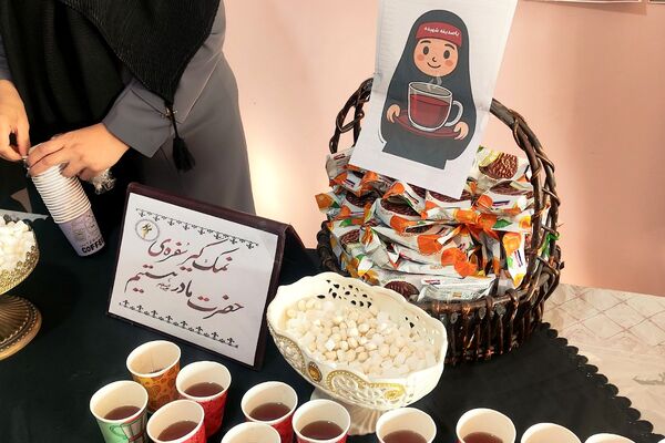 نمک‌گیر سفره مادر هستیم