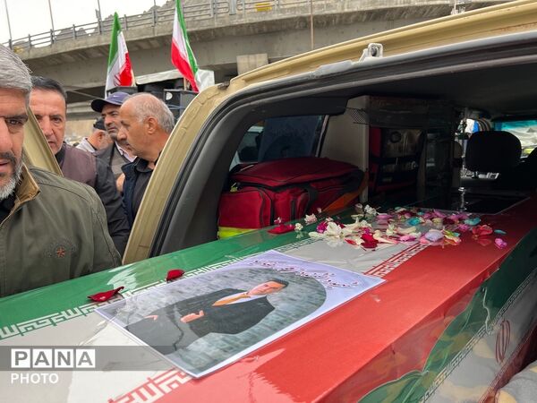 تشییع پیکر شهید دانشمند محمدرضا کیا بر دستان مردم کرج 