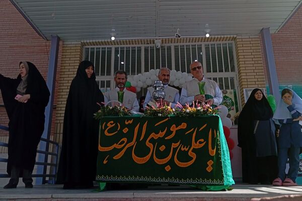 حضور خادمین امام رضا (ع) در دبستان دخترانه آیین روشن