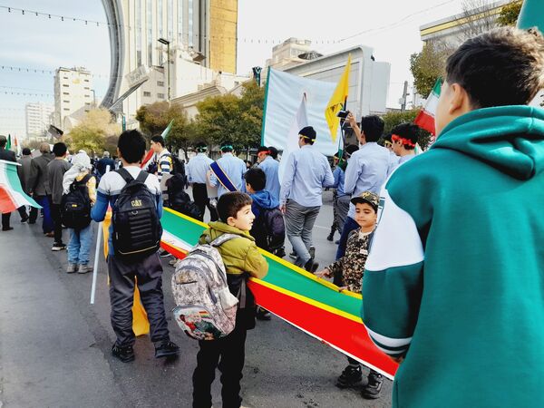 راهپیمایی روز دانش‌آموزان در ناحیه 6 مشهد 