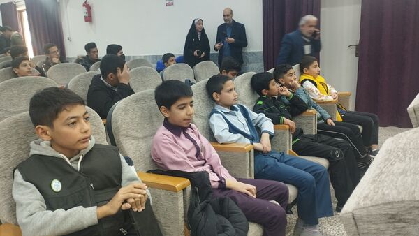 همایش خبرنگاران پیام آوران فجر و امید در شهرستان خلیل‌آباد