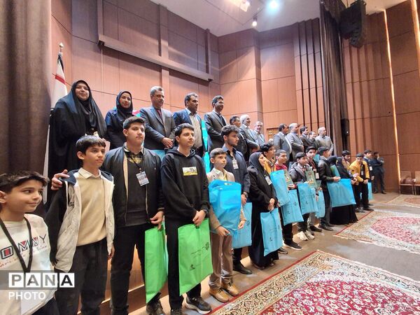 تجلیل از برگزیدگان استانی پژوهش سراها