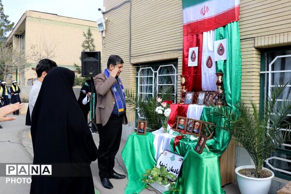 همایش «یاوران انقلاب» ناحیه ۶ مشهد در دبیرستان یاس ۲ 