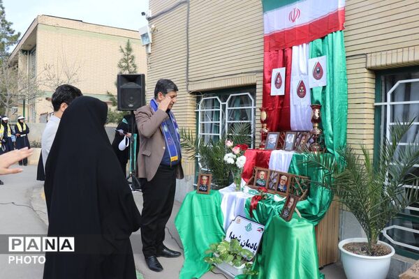 همایش «یاوران انقلاب» ناحیه ۶ مشهد در دبیرستان یاس ۲ 