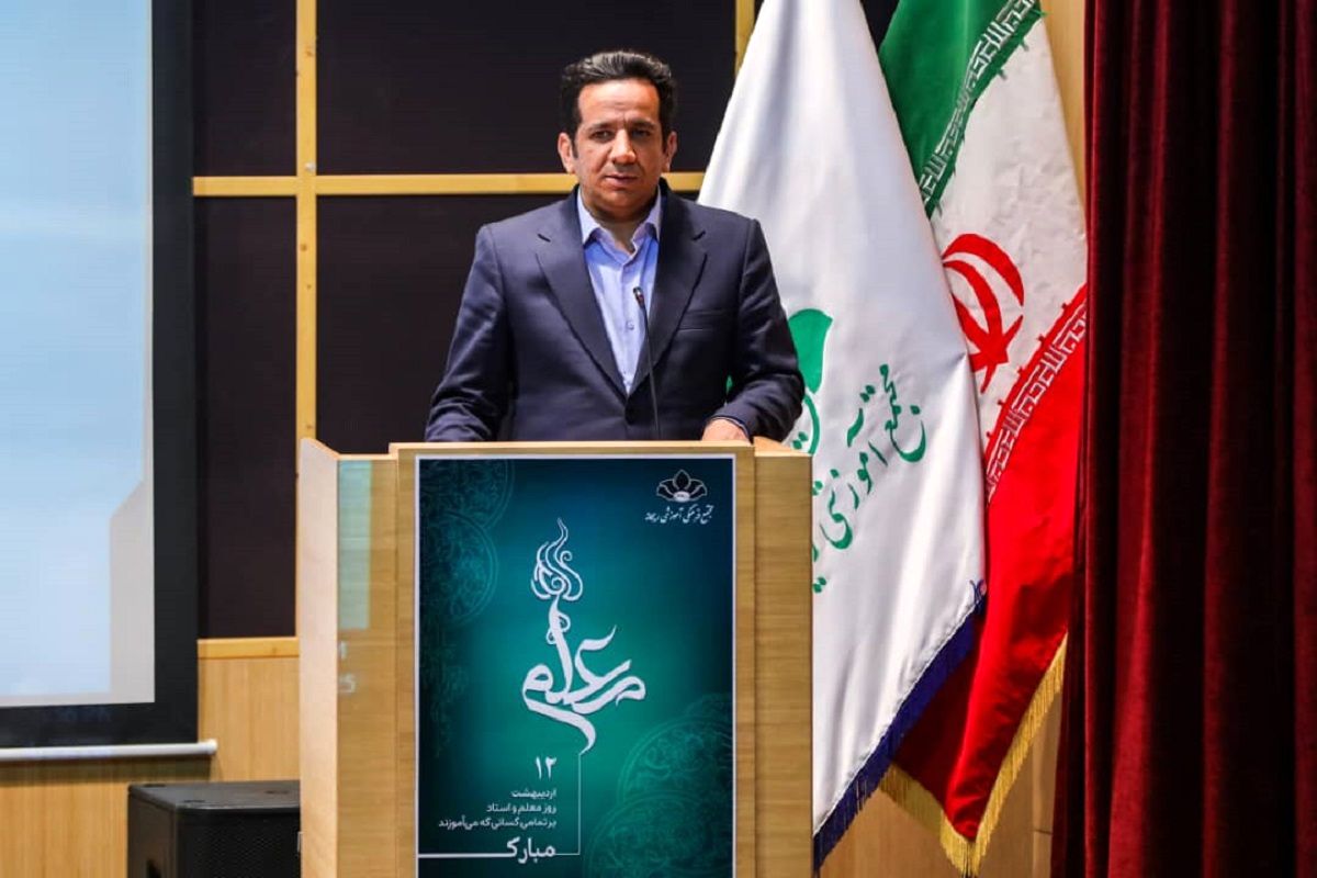 هیچ جایگزینی برای حضور معلم در فرآیند آموزش وجود ندارد