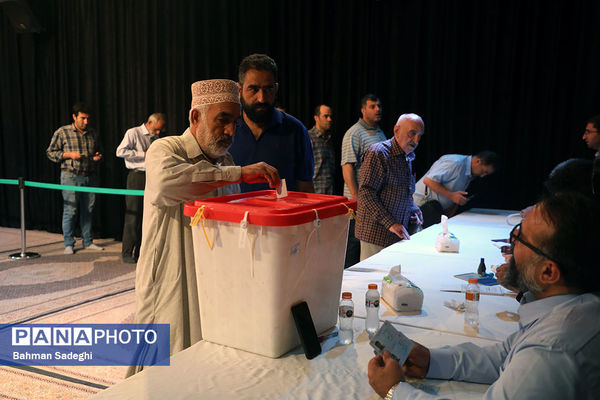 مرحله دوم انتخابات چهاردهمین دوره ریاست‌ جمهوری در آستان امامزاده صالح(ع)