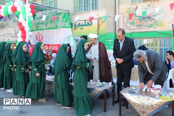 جشن شکوفه‌ها در دبستان کشاورز با استقبال ویژه از کلاس‌اولی‌ها