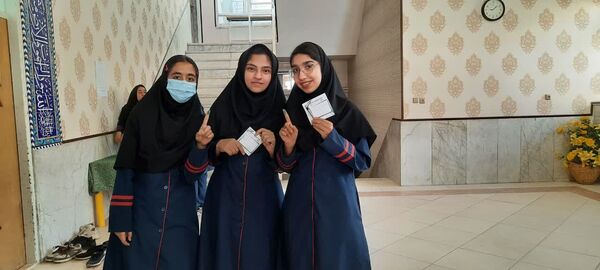 برگزاری انتخابات شورای دانش‌آموزی در دبیرستان شاهد طالقانی