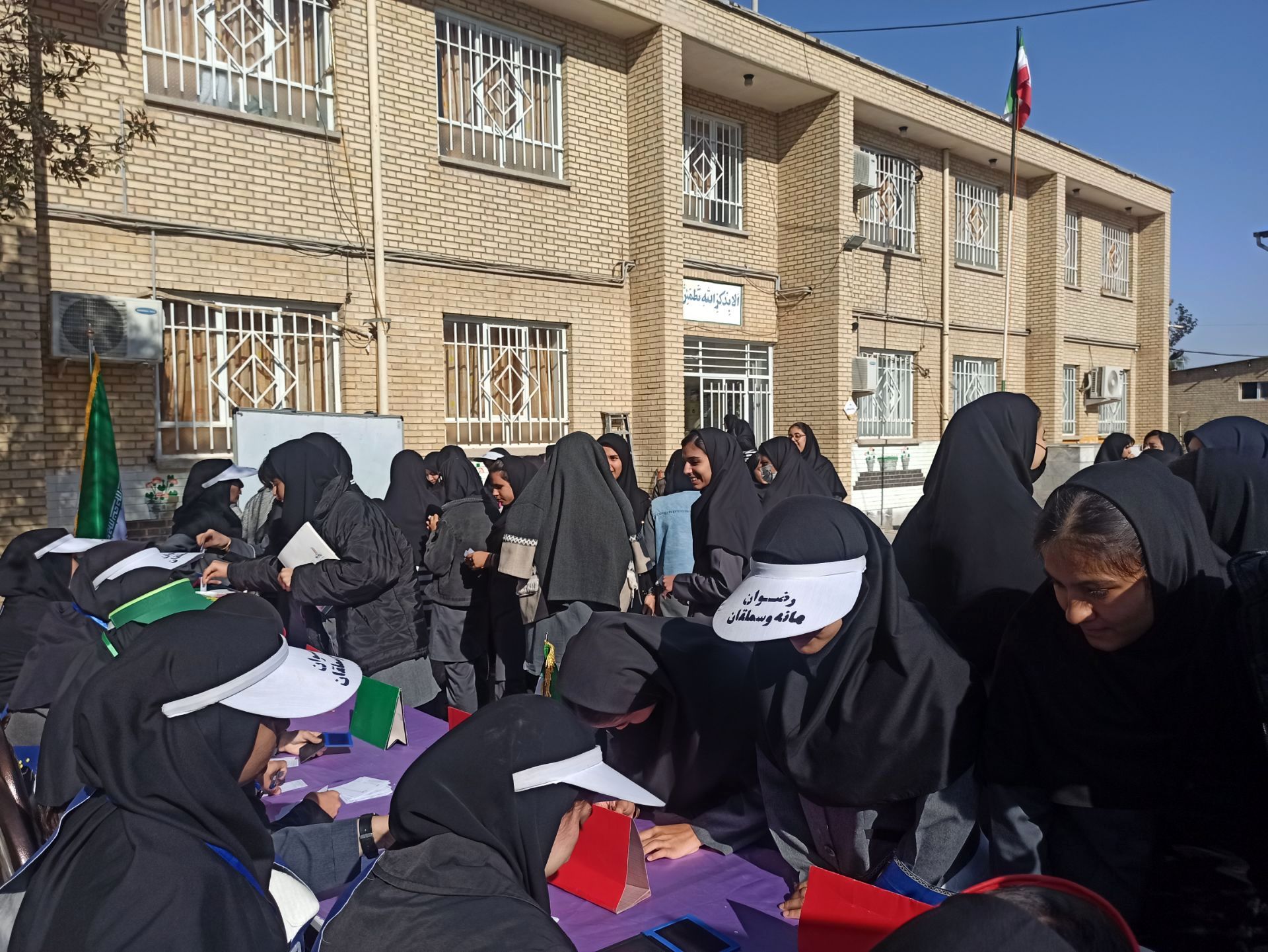 طلیعه‌‌ای از مدیریت آینده؛ انتخابات شورای دانش‌آموزی در دبیرستان رضوان