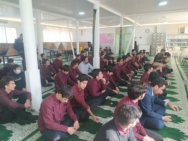 جشن ولادت حضرت فاطمه زهرا (س) در دبیرستان نمونه دولتی آیت الله خامنه ای 
