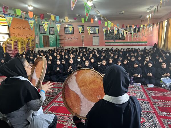 مراسم بزرگداشت روز حافظ در دبیرستان شاهدشهید قاسم سلیمانی