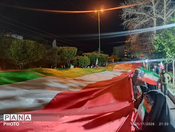 رونمایی از بزرگترین پرچم جمهوری اسلامی ایران در ابعاد هزار متر مربع 
