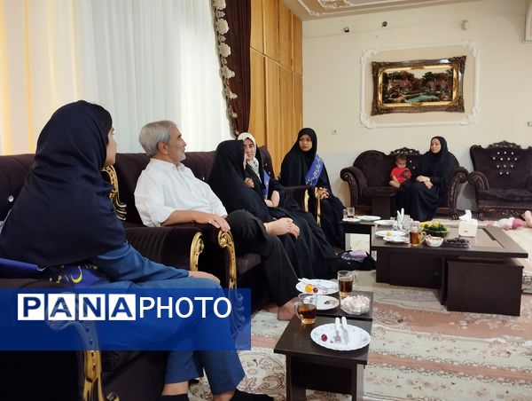 دیدار اعضای انجمن اسلامی هنرستان بصیرت آشخانه با همسر جانباز رسایی پور