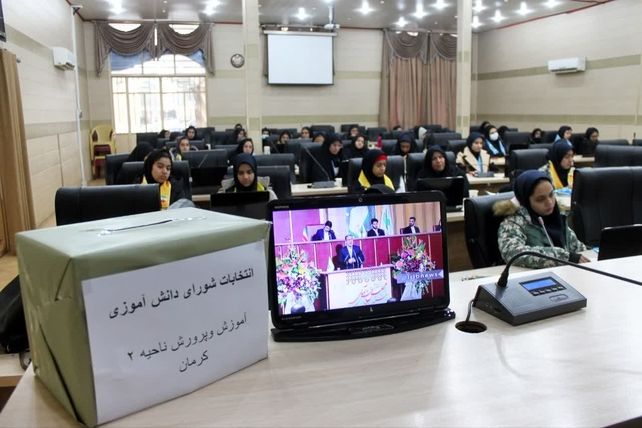 شور و نشاط در سیزدهمین دوره انتخابات شورای دانش‌آموزی کرمان