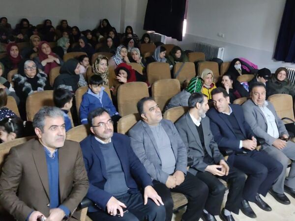برگزاری اختتامیه جشنواره و نمایشگاه یلدایی کانون فرهنگی‌تربیتی روح‌الله در منطقه ۵