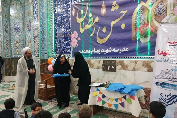 سفره افطار در دبستان شاهد بهنام محمدی ناحیه 2 کرج 