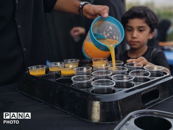 موکب سازمان دانش‌آموزی حاجی‌آباد؛ میعادگاهِ خدمت به جاماندگانِ اربعین