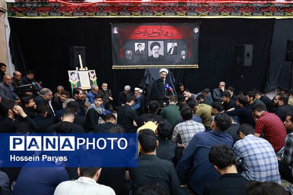 مراسم عزاداری شهادت خادم الرضا(ع) آیت‌الله سید ابراهیم رئیسی و همراهشان در مرکز آموزش عالی شهدای مکه