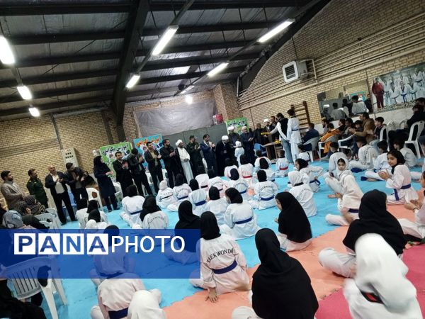 اهدای کمربند به تکواندو کاران فاروجی