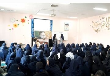 جلسه عفاف و حجاب در دبیرستان فرهنگیان ناحیه ۷ مشهد