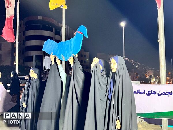اجرای برنامه روز ملی خلیج فارس توسط دختران انجمن اسلامی