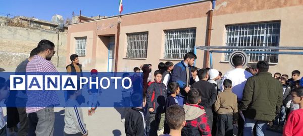 برگزاری مسابقات دارت در دبستان شهید فاتحی خانلق شهرستان شیروان