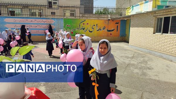 مراسم جشن شکوفه‌‎ها در دبستان شاهد حاج تقی آقا بزرگ مشهد 