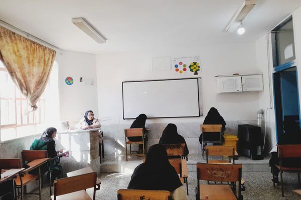آزمون پیشرفت تحصیلی در دبیرستان آیت الله طالقانی داریون