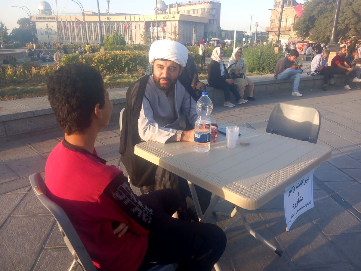 مشاوره رایگان، استقبال گرم مردم و ترویج فرهنگ گفت‌وگو در قلب شهر همدان