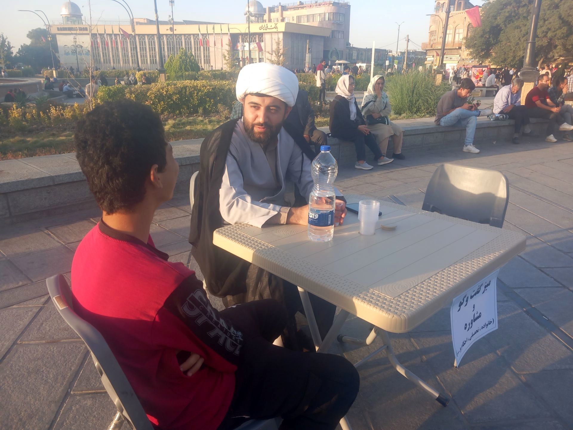 مشاوره رایگان، استقبال گرم مردم و ترویج فرهنگ گفت‌وگو در قلب شهر همدان