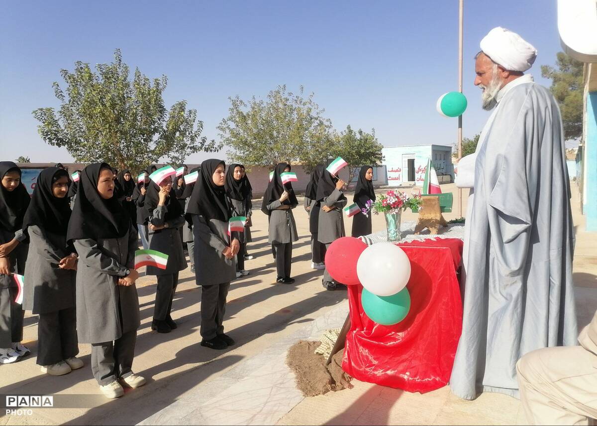 آغاز مهر در دبیرستان حاج مهدی روحانی ارغا شهرستان خلیل آباد
