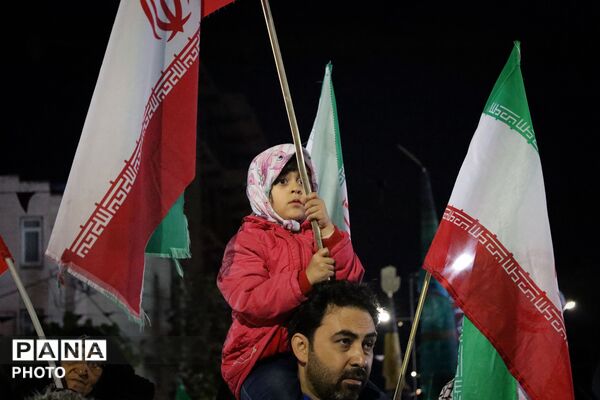 پنجاهمین شب اجتماعات مردم کرج در طی اطاعت از مقام معظم رهبری