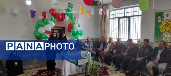 نواخته شدن زنگ گلبانگ انقلاب اسلامی در دبیرستان پگاه روستای مارکده