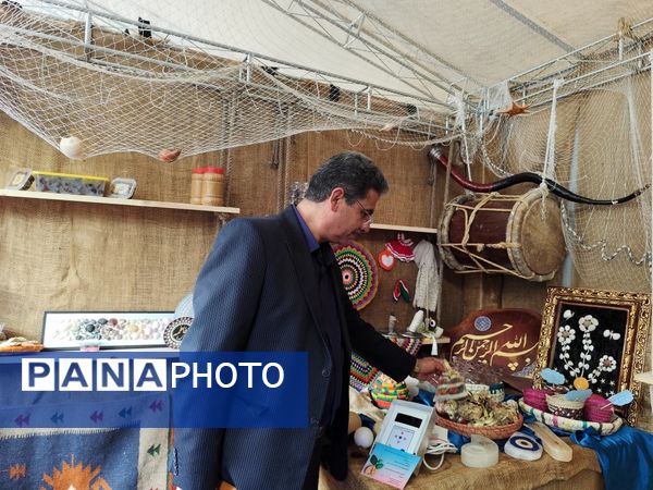 بازدید معاون پرورشی و فرهنگی وزارت آموزش و پرورش از نمایشگاه دستاوردهای کانون‌های فرهنگی تربیتی استان بوشهر