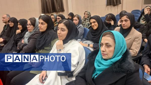 گردهمایی نویسندگان دهه هشتادی در تهران