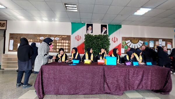  انتخابات شورای دانش آموزی در دبیرستان هوشیار