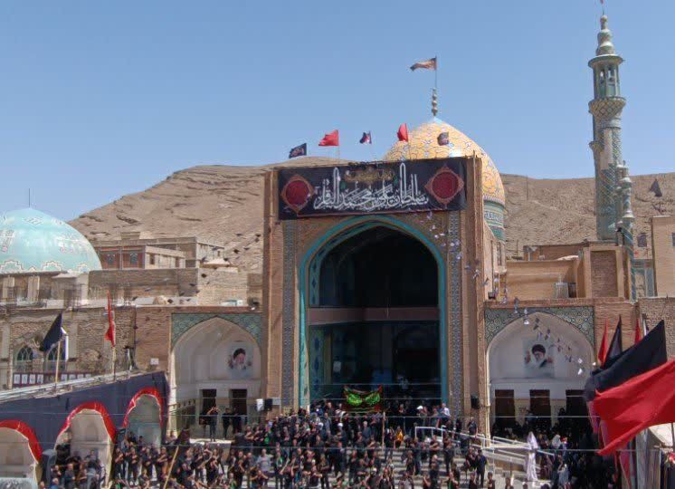 اقامه عزا و نوحه خوانی در صحن آستان مقدس حضرت سلطانعلی(ع) 