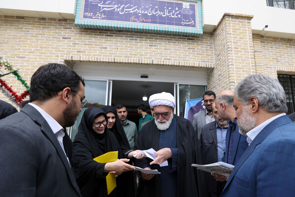 حضور تولیت آستان قدس رضوی در جمع دانش‌آموزان با آسیب بینایی مشهد