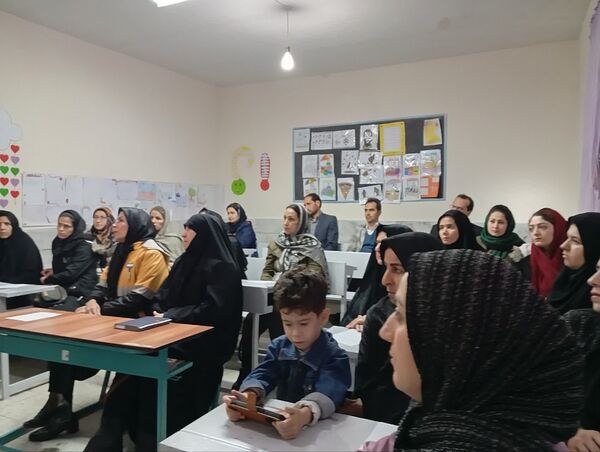 دومین جلسه انجمن اولیا در دبستان سمیه کاشمر