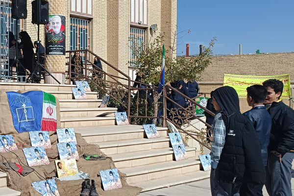 طنین فریاد مرگ‌بر استکبار در آسمان شهر صغاد