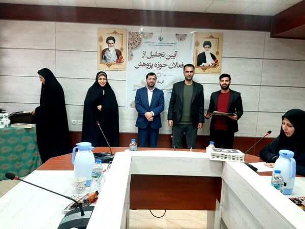 مراسم تقدیر از دانش‌آموز پژوهنده و فناور برتر کشوری و استانی ملارد 