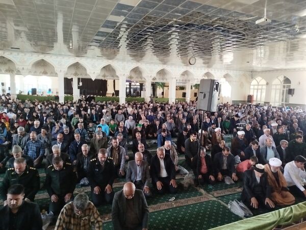نماز جمعه شهرستان کاشمر با حضور پر رنگ مردم ترشیز کهن برگزار شد 