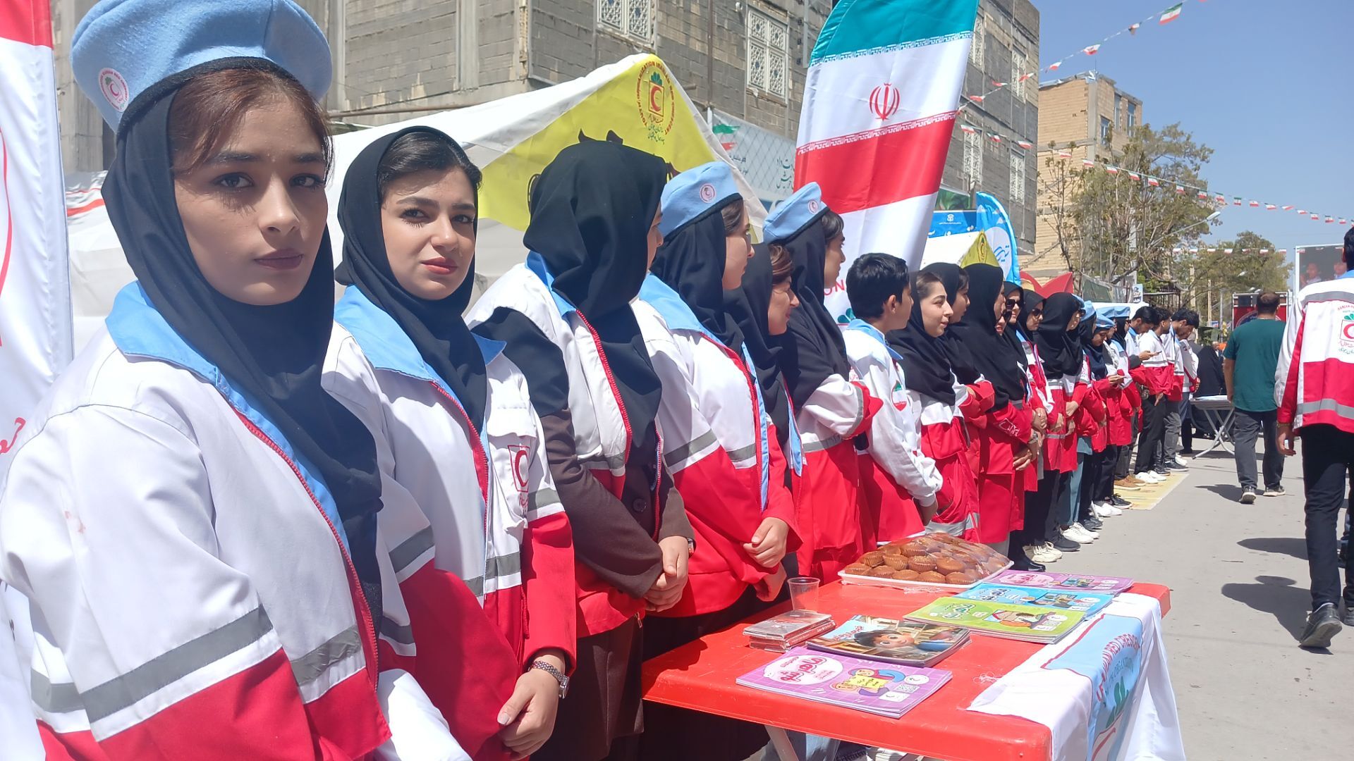موکب عشق؛ تجدید عهد خادمان هلال‌احمر فارسان با راه  سردار سلیمانی