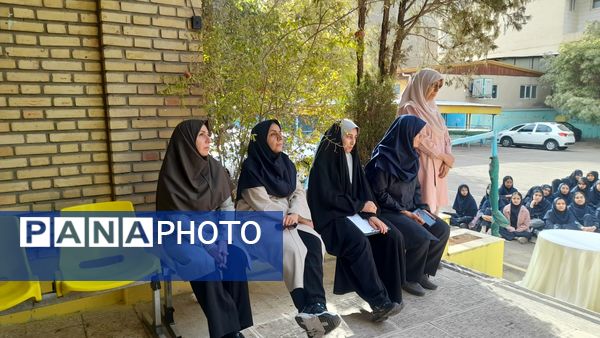 نواختن زنگ آغاز سال تحصیلی در دبیرستان شاهد شهید کلانتری همزمان با سراسر کشور 